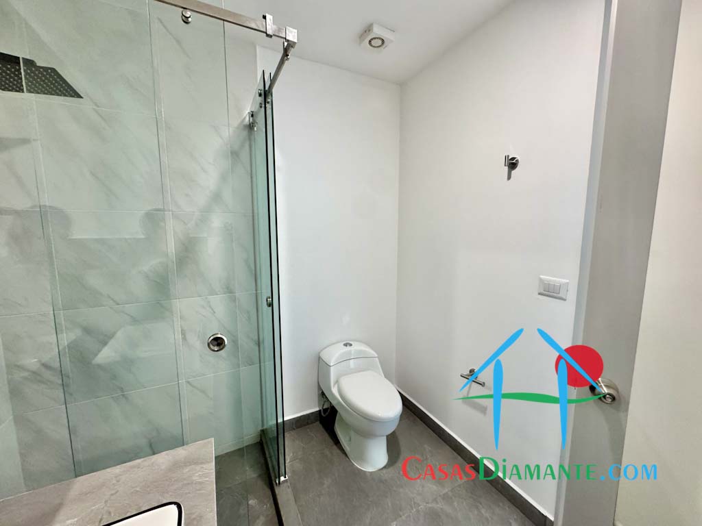 Ocean Front 202 - Baño completo 3